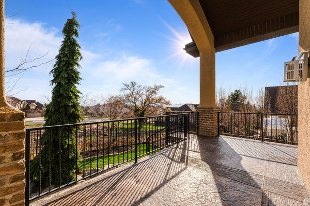 1582 HIDDEN SPRINGS PKWY, Fruit Heights, UT 84037