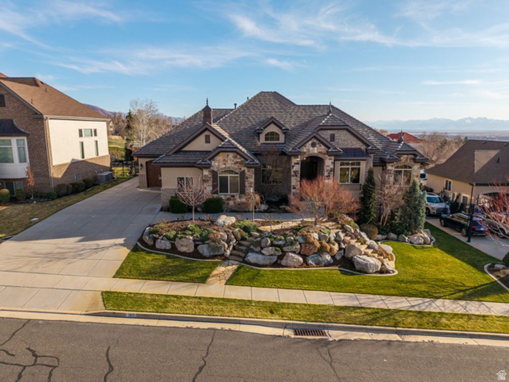 1582 HIDDEN SPRINGS PKWY, Fruit Heights, UT 84037