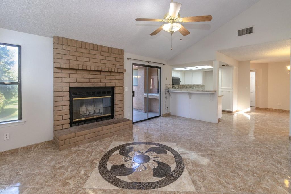 Image 13 of property listing at 6365 N Carica Avenue, Fresno, CA 93722