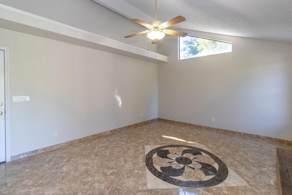 Image 14 of property listing at 6365 N Carica Avenue, Fresno, CA 93722