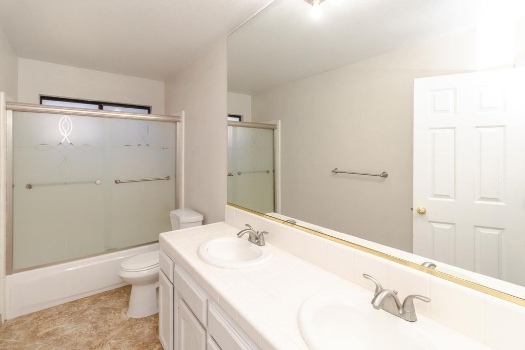Image 18 of property listing at 6365 N Carica Avenue, Fresno, CA 93722