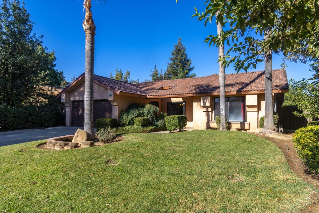 Image 2 of property listing at 6365 N Carica Avenue, Fresno, CA 93722