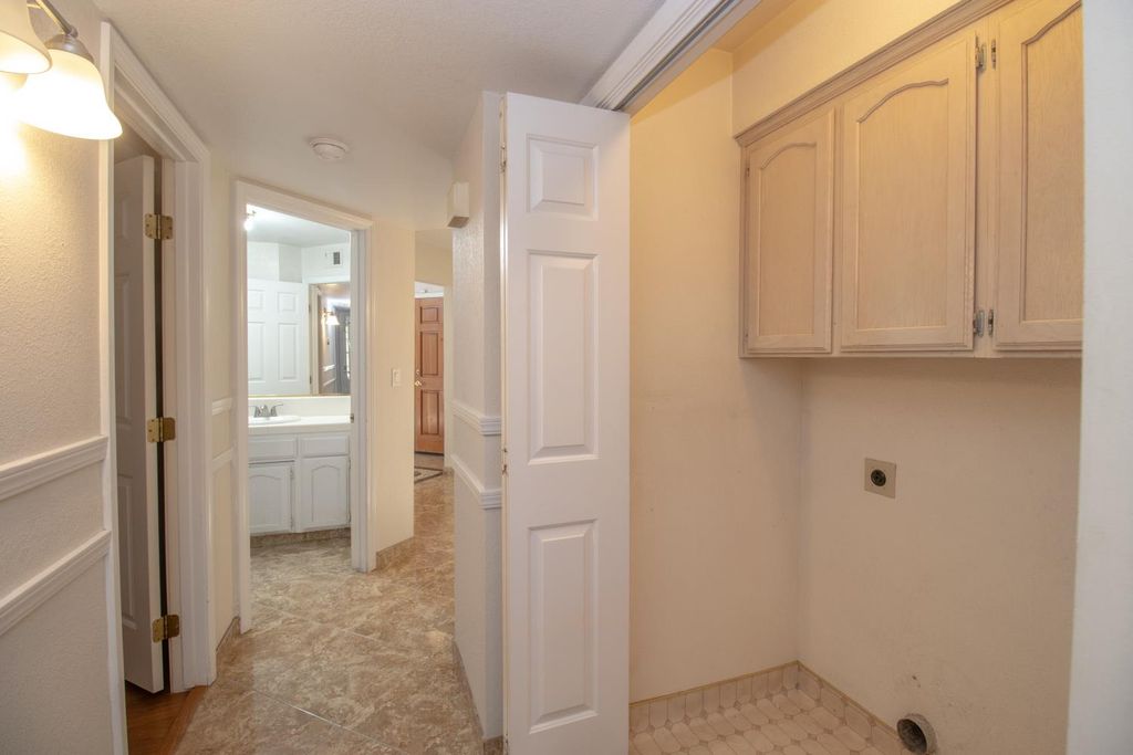 Image 23 of property listing at 6365 N Carica Avenue, Fresno, CA 93722