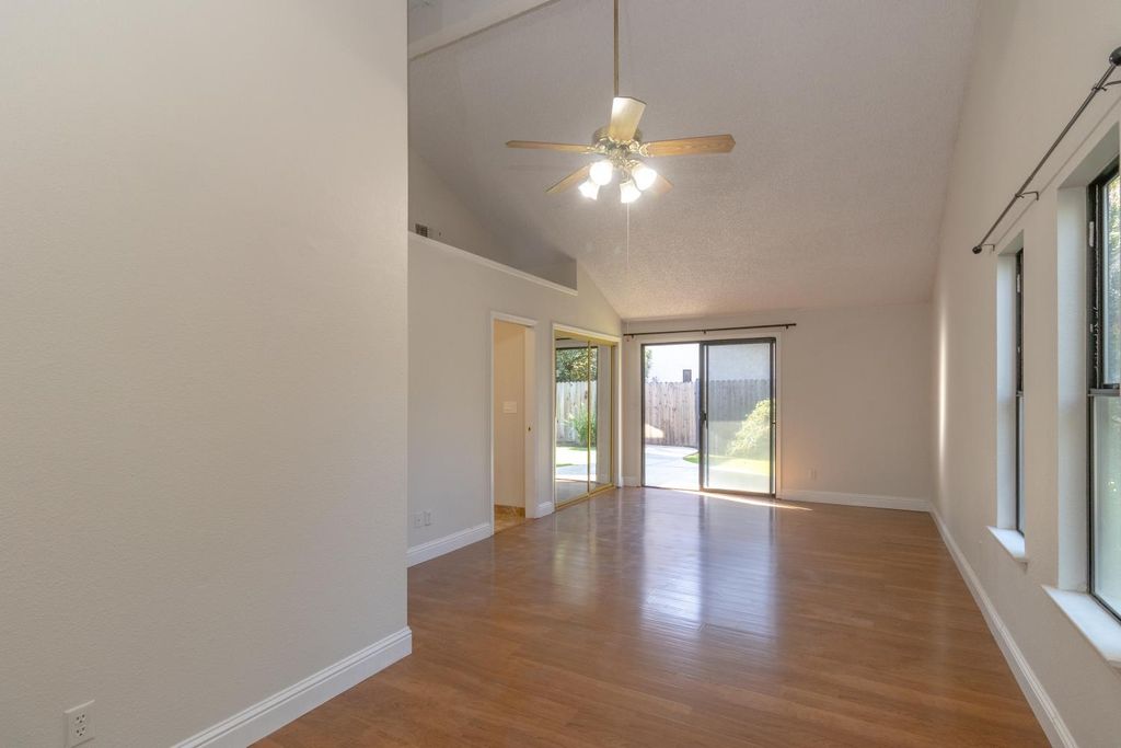 Image 29 of property listing at 6365 N Carica Avenue, Fresno, CA 93722