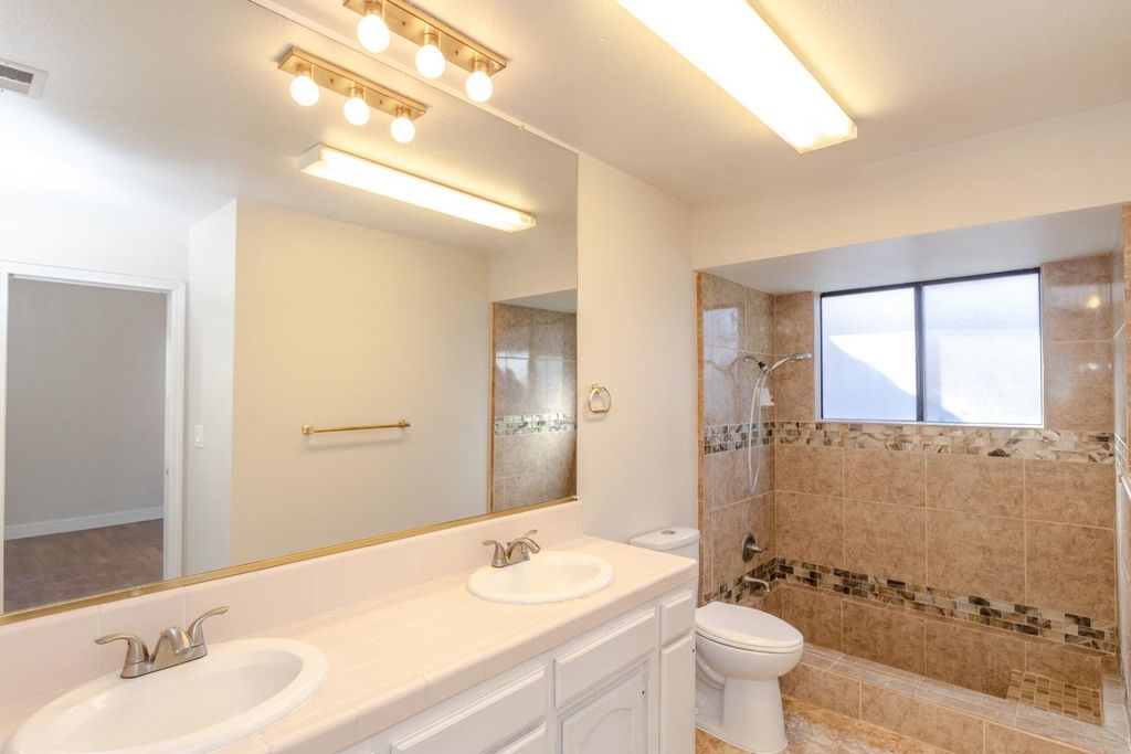 Image 31 of property listing at 6365 N Carica Avenue, Fresno, CA 93722
