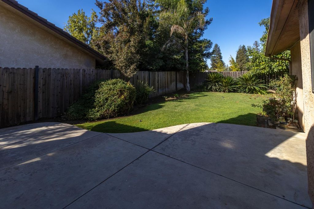 Image 34 of property listing at 6365 N Carica Avenue, Fresno, CA 93722