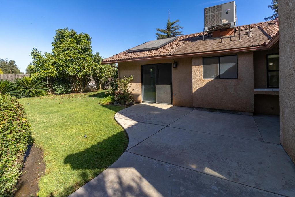 Image 36 of property listing at 6365 N Carica Avenue, Fresno, CA 93722