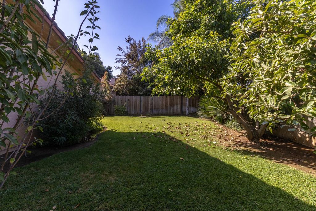 Image 38 of property listing at 6365 N Carica Avenue, Fresno, CA 93722