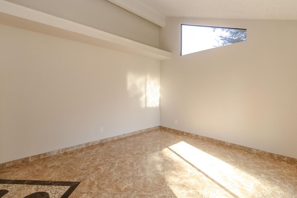Image 5 of property listing at 6365 N Carica Avenue, Fresno, CA 93722