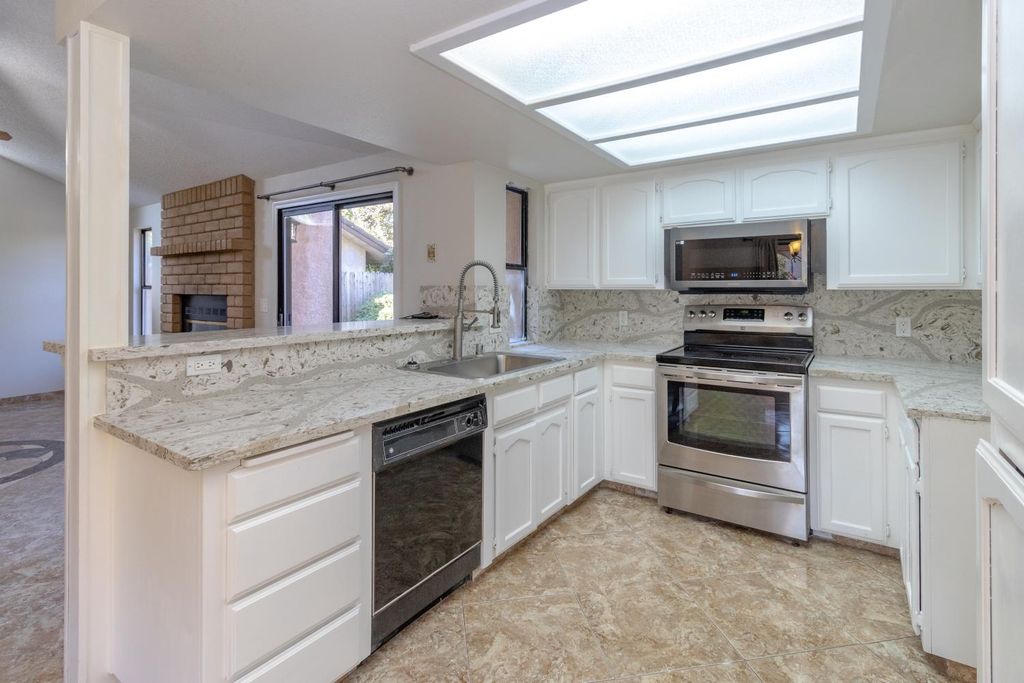 Image 8 of property listing at 6365 N Carica Avenue, Fresno, CA 93722