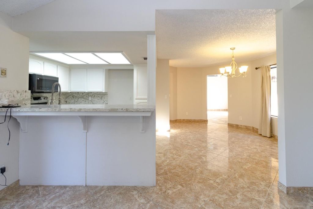Image 9 of property listing at 6365 N Carica Avenue, Fresno, CA 93722