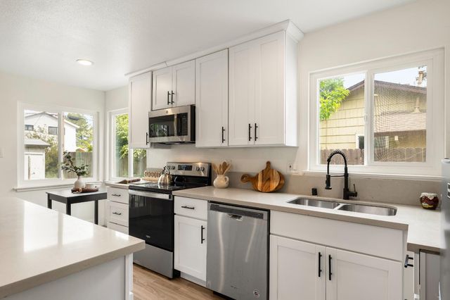 4431 Bouts Pkwy, Sacramento, CA 95823