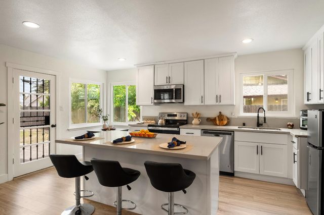 4431 Bouts Pkwy, Sacramento, CA 95823