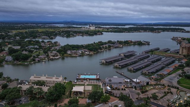 909 Red Sails DR, Horseshoe Bay, TX 78657