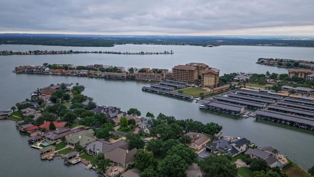 909 Red Sails DR, Horseshoe Bay, TX 78657