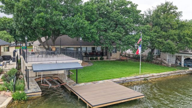 909 Red Sails DR, Horseshoe Bay, TX 78657