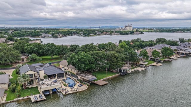 909 Red Sails DR, Horseshoe Bay, TX 78657