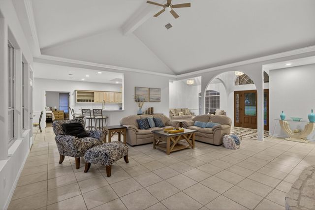 909 Red Sails DR, Horseshoe Bay, TX 78657