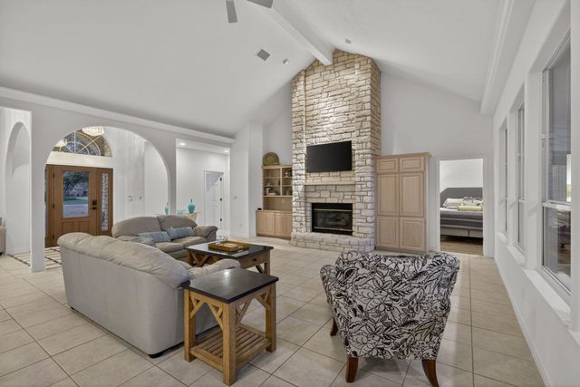 909 Red Sails DR, Horseshoe Bay, TX 78657