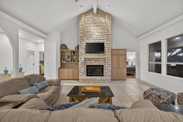 909 Red Sails DR, Horseshoe Bay, TX 78657