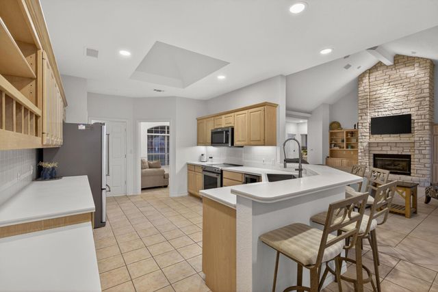 909 Red Sails DR, Horseshoe Bay, TX 78657