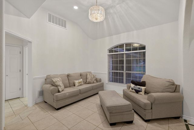 909 Red Sails DR, Horseshoe Bay, TX 78657