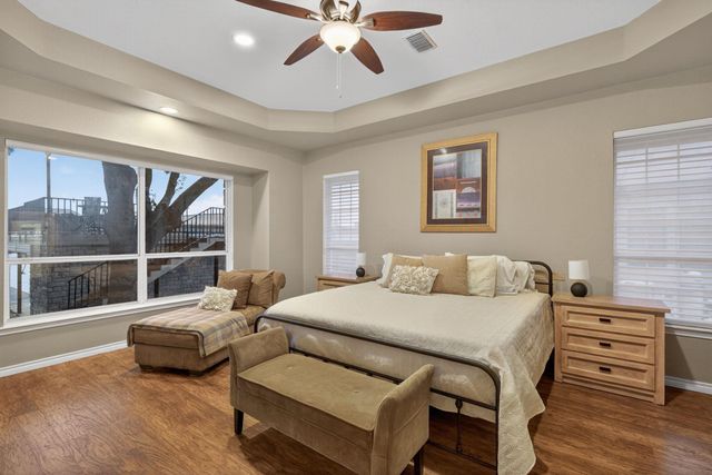 909 Red Sails DR, Horseshoe Bay, TX 78657
