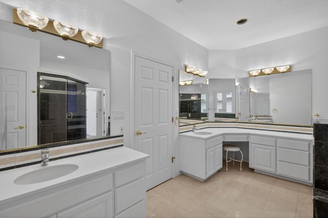 909 Red Sails DR, Horseshoe Bay, TX 78657