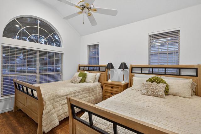 909 Red Sails DR, Horseshoe Bay, TX 78657