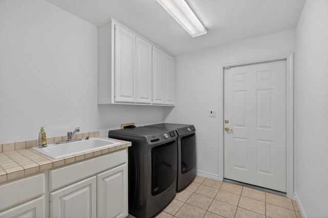 909 Red Sails DR, Horseshoe Bay, TX 78657