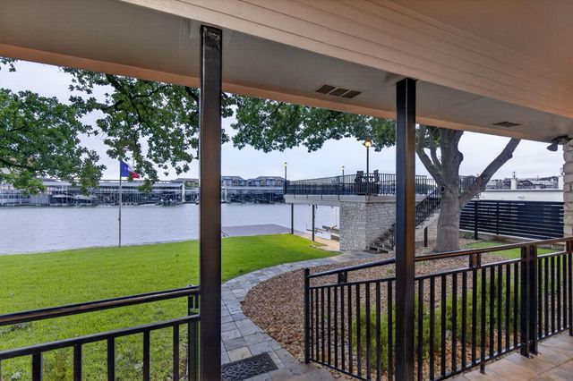 909 Red Sails DR, Horseshoe Bay, TX 78657