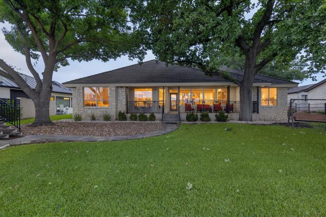 909 Red Sails DR, Horseshoe Bay, TX 78657