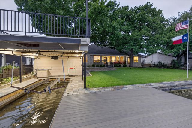 909 Red Sails DR, Horseshoe Bay, TX 78657