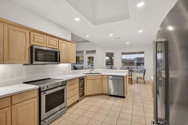 909 Red Sails DR, Horseshoe Bay, TX 78657