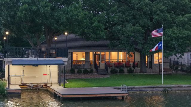 909 Red Sails DR, Horseshoe Bay, TX 78657