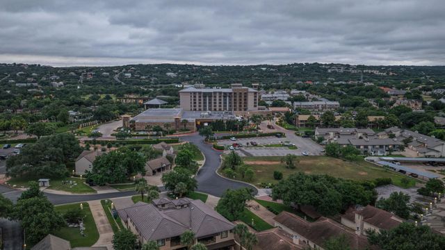 909 Red Sails DR, Horseshoe Bay, TX 78657