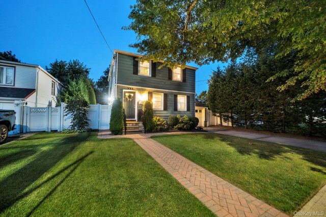 404 Little Whaleneck Road, Merrick, NY 11566