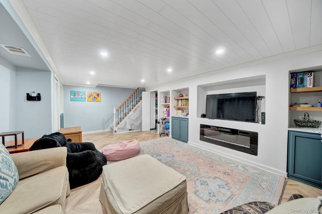 404 Little Whaleneck Road, Merrick, NY 11566