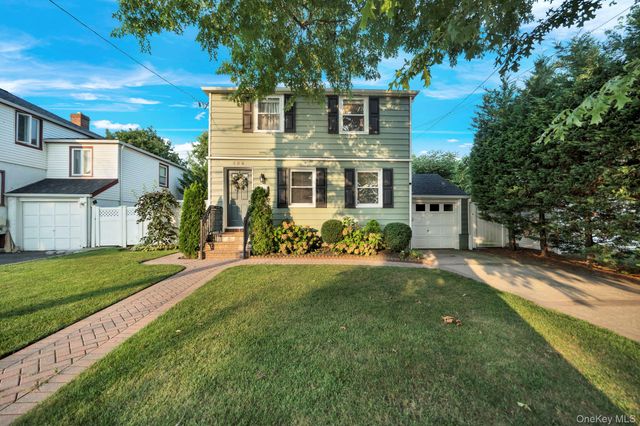 404 Little Whaleneck Road, Merrick, NY 11566