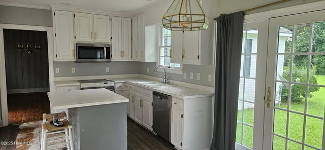 907 Raleigh Road, Clinton, NC 28328