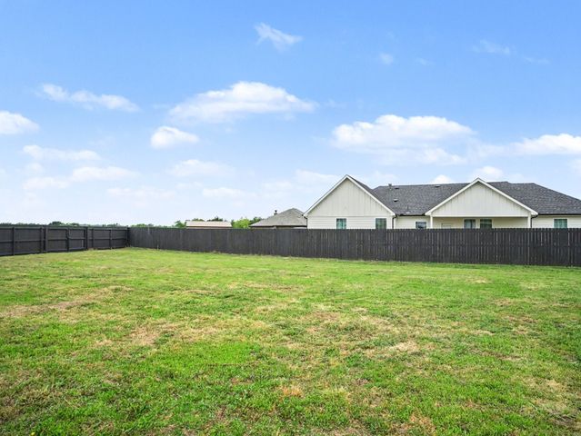 318 James Street, Mabank, TX 75147