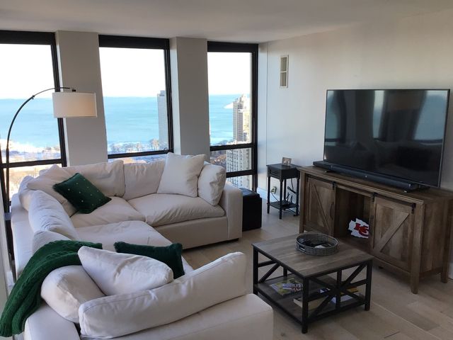 1660 N LaSalle Drive 3811, Chicago, IL 60614