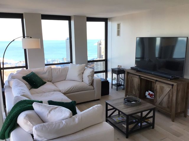 1660 N LaSalle Drive 3811, Chicago, IL 60614