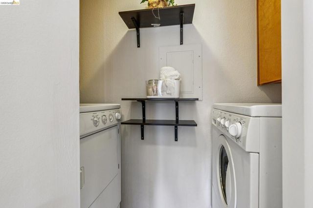 142 Shoreline Ct, Richmond, CA 94804