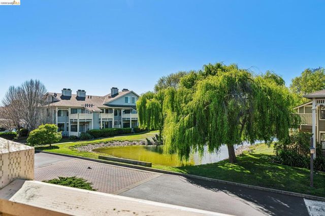 142 Shoreline Ct, Richmond, CA 94804