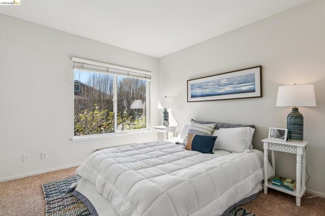 142 Shoreline Ct, Richmond, CA 94804