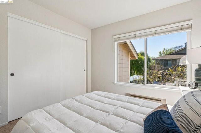 142 Shoreline Ct, Richmond, CA 94804