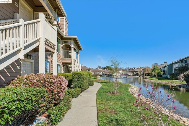 142 Shoreline Ct, Richmond, CA 94804