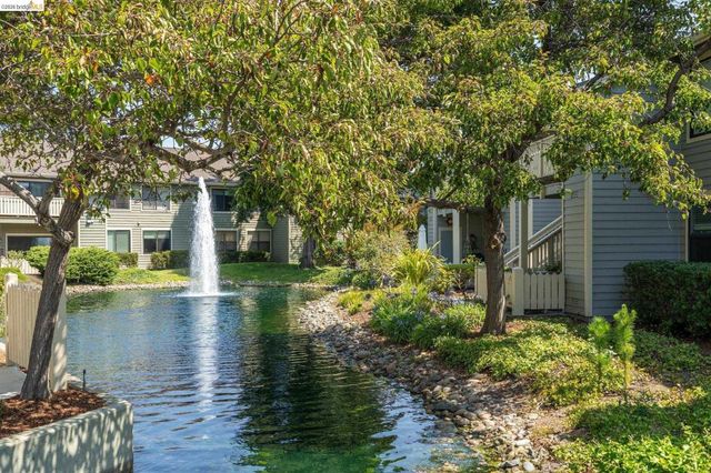 142 Shoreline Ct, Richmond, CA 94804