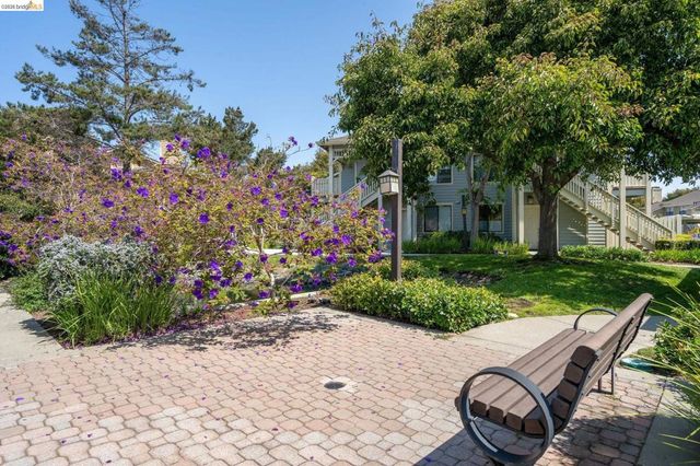 142 Shoreline Ct, Richmond, CA 94804